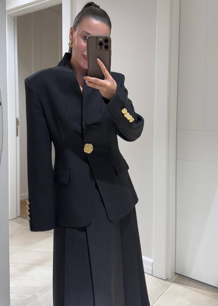 Blazer Épuré Noir avec Détails Dorés