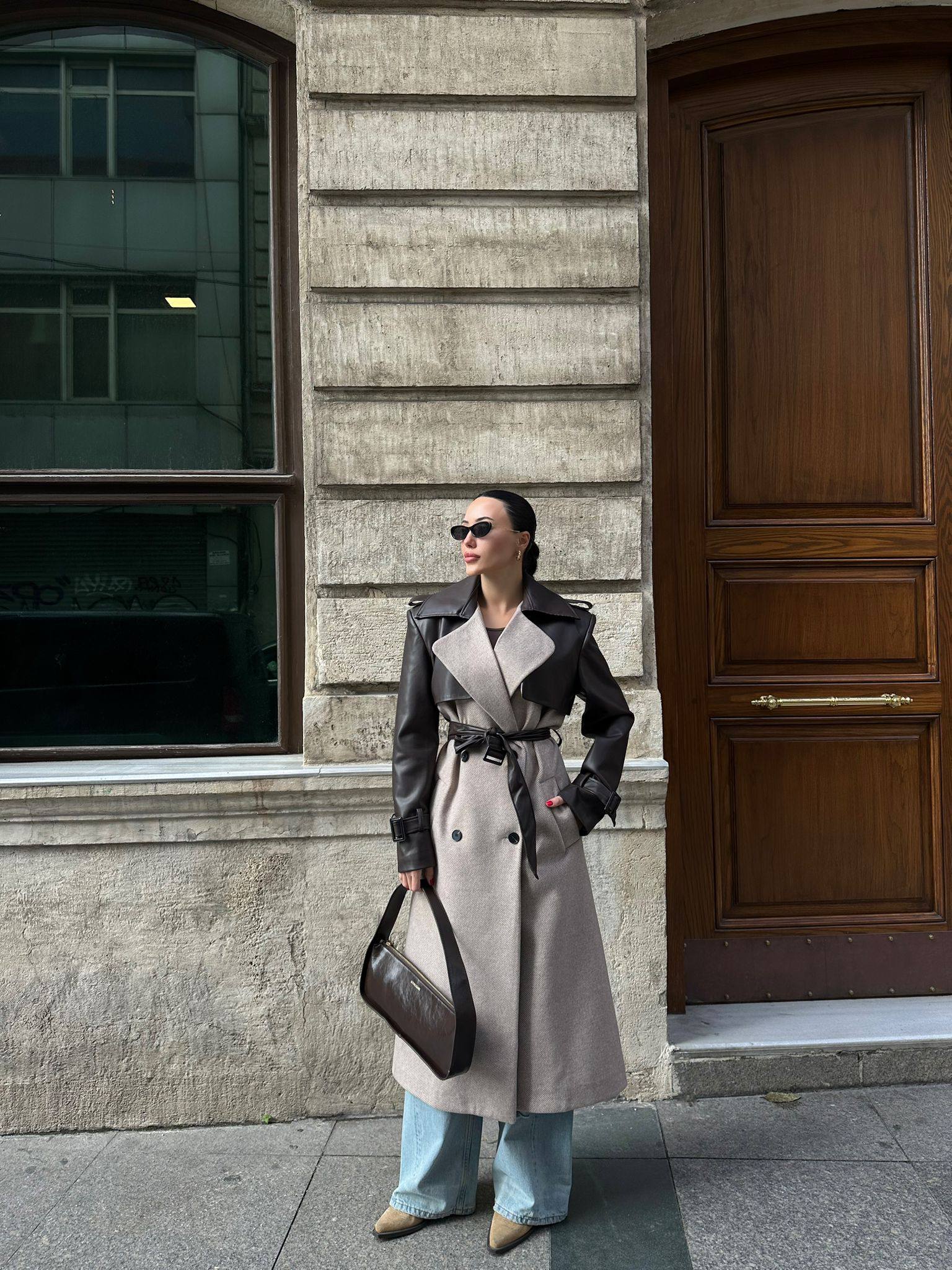 Manteau Long à Chevrons Beige / Détails en Cuir Marron