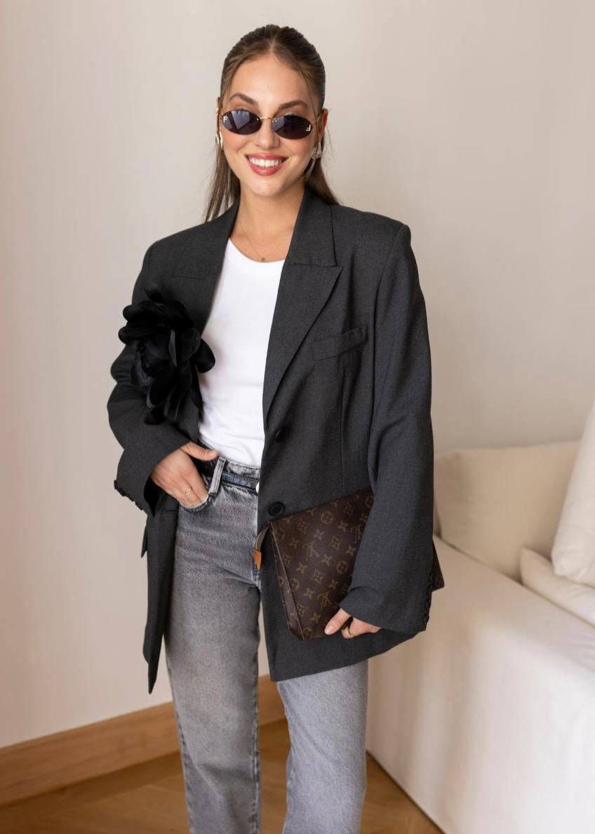 Blazer Oversize Gris Charcoal – Élégance et Intemporalité