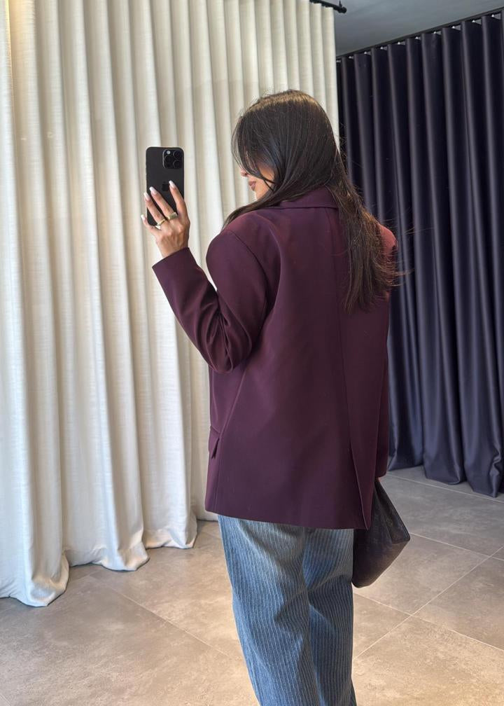 Blazer oversize femme aubergine
Veste blazer femme aubergine
Blazer décontracté chic aubergine
Blazer ample aubergine
Mode féminine tendance aubergine
Vêtement professionnel femme
Blazer pour tous les jours
Style casual chic femme
Blazer élégant aubergine
Nouvelle collection blazer
Garde-robe capsule
Veste mi-saison femme
Blazer fashion
Look moderne femme
Blazer confortable auberginev