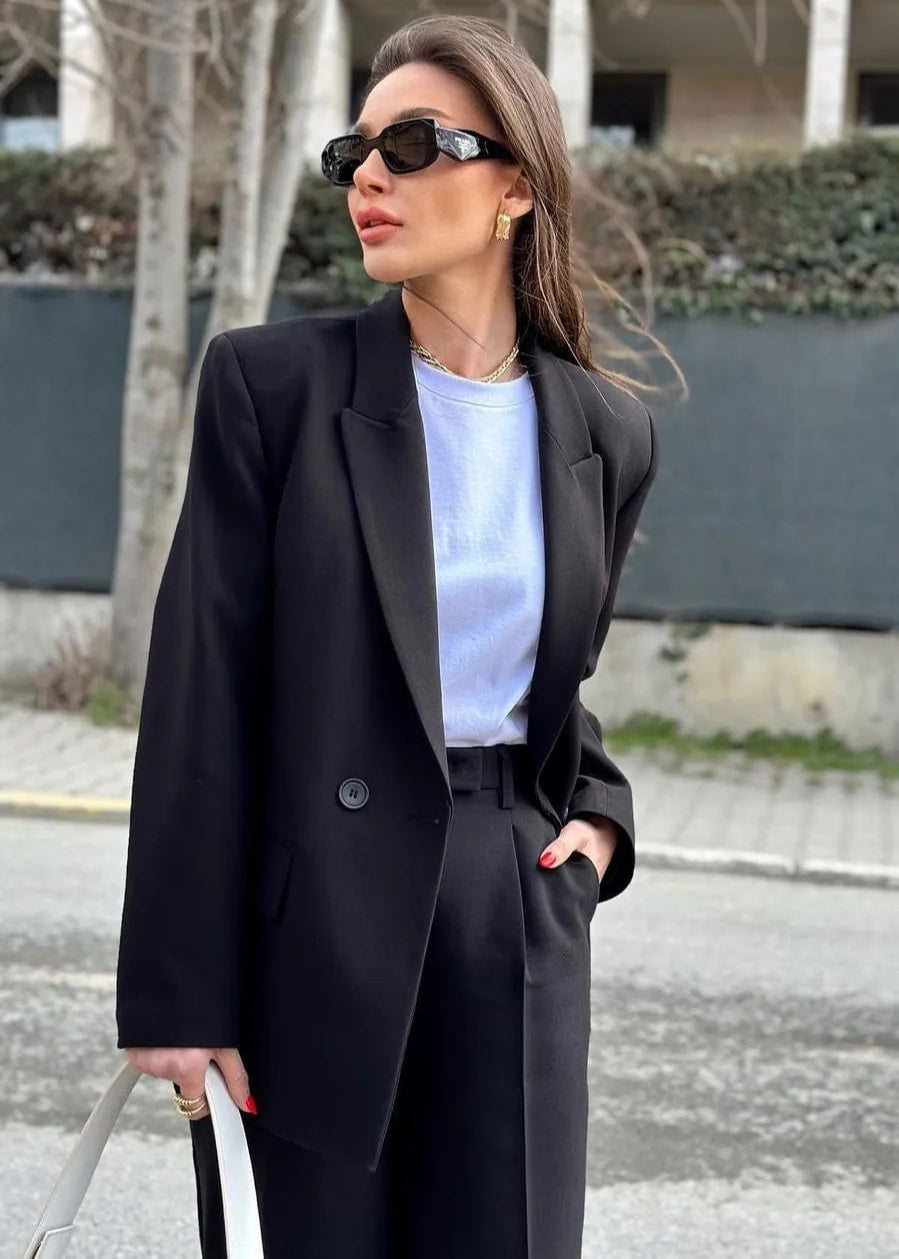 ensemble-tailleur-noir-pour-femmes