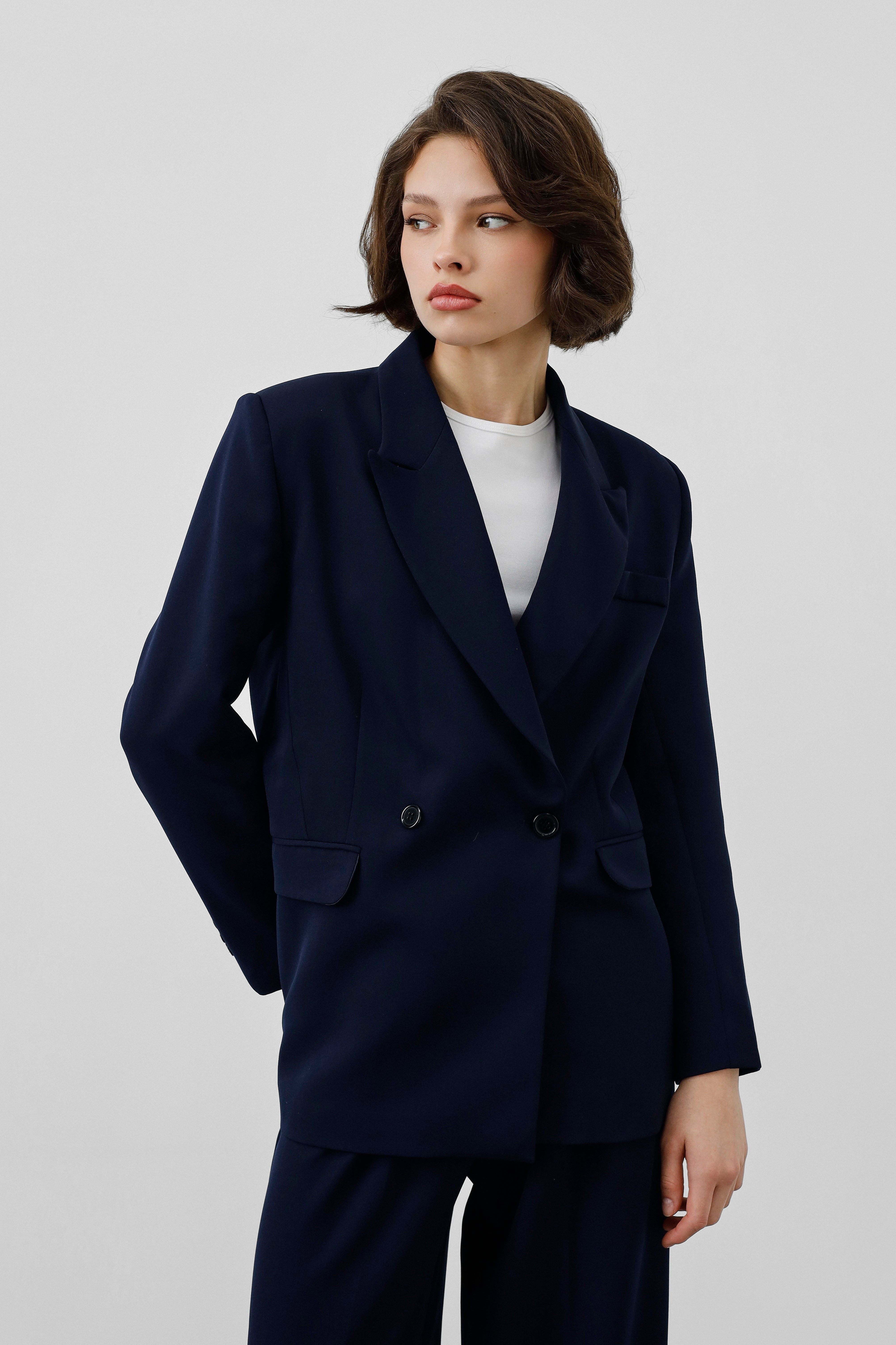 Ensemble Minuit Signature femme, blazer structuré, pantalon fluide, bleu nuit, élégant, tailoring