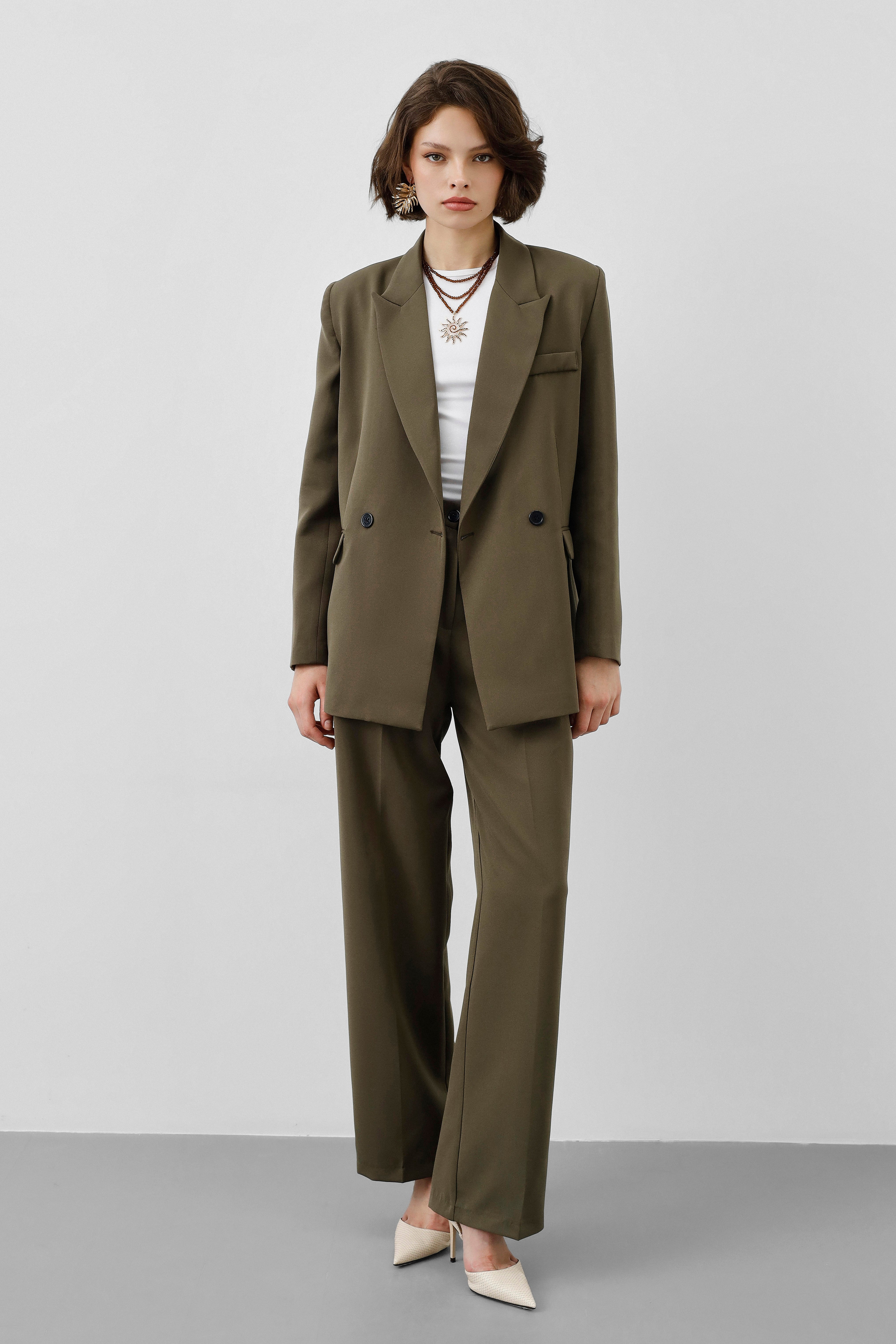 Ensemble Stockholm Héritage Olive femme, blazer croisé, pantalon fluide, vert olive, structuré, élégant