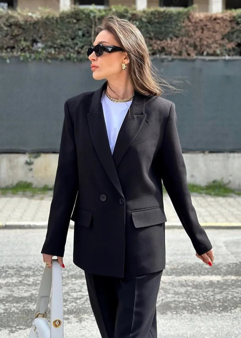 ensemble-tailleur-noir-pour-femmes