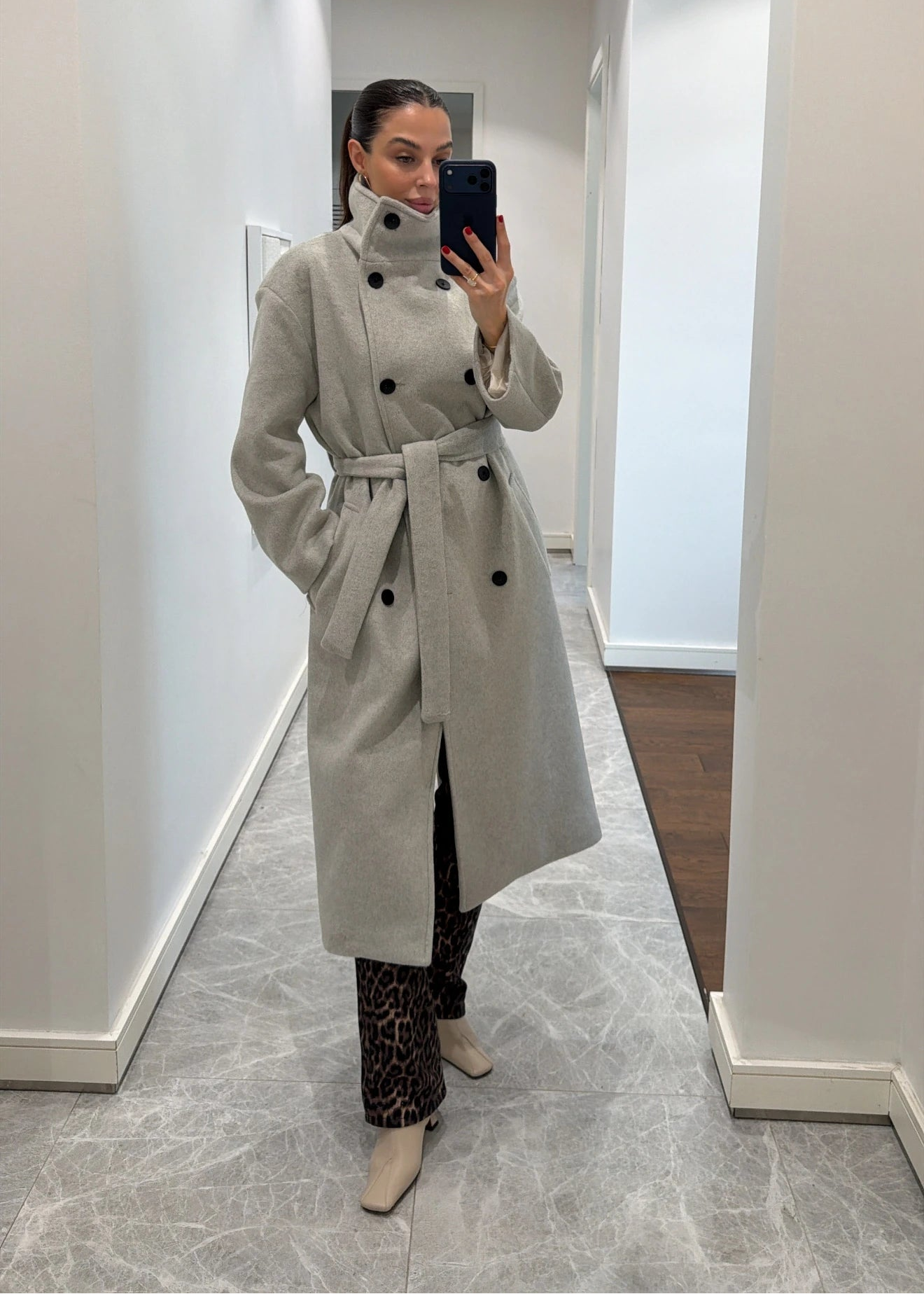 Manteau Long Ceinturé à Col Montant - Gris Clair