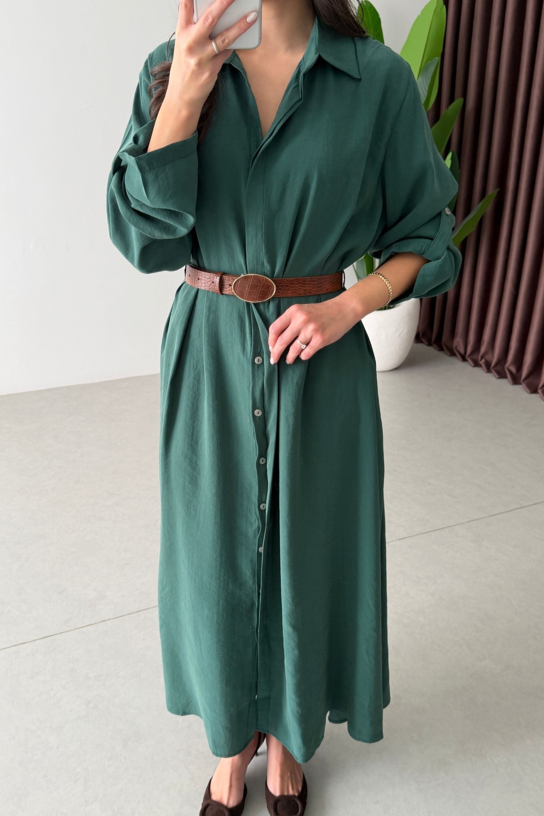 Robe Chemise Émeraude Riviera femme, longue, fluide, vert émeraude, col chemise, ceinture fine, décontractée