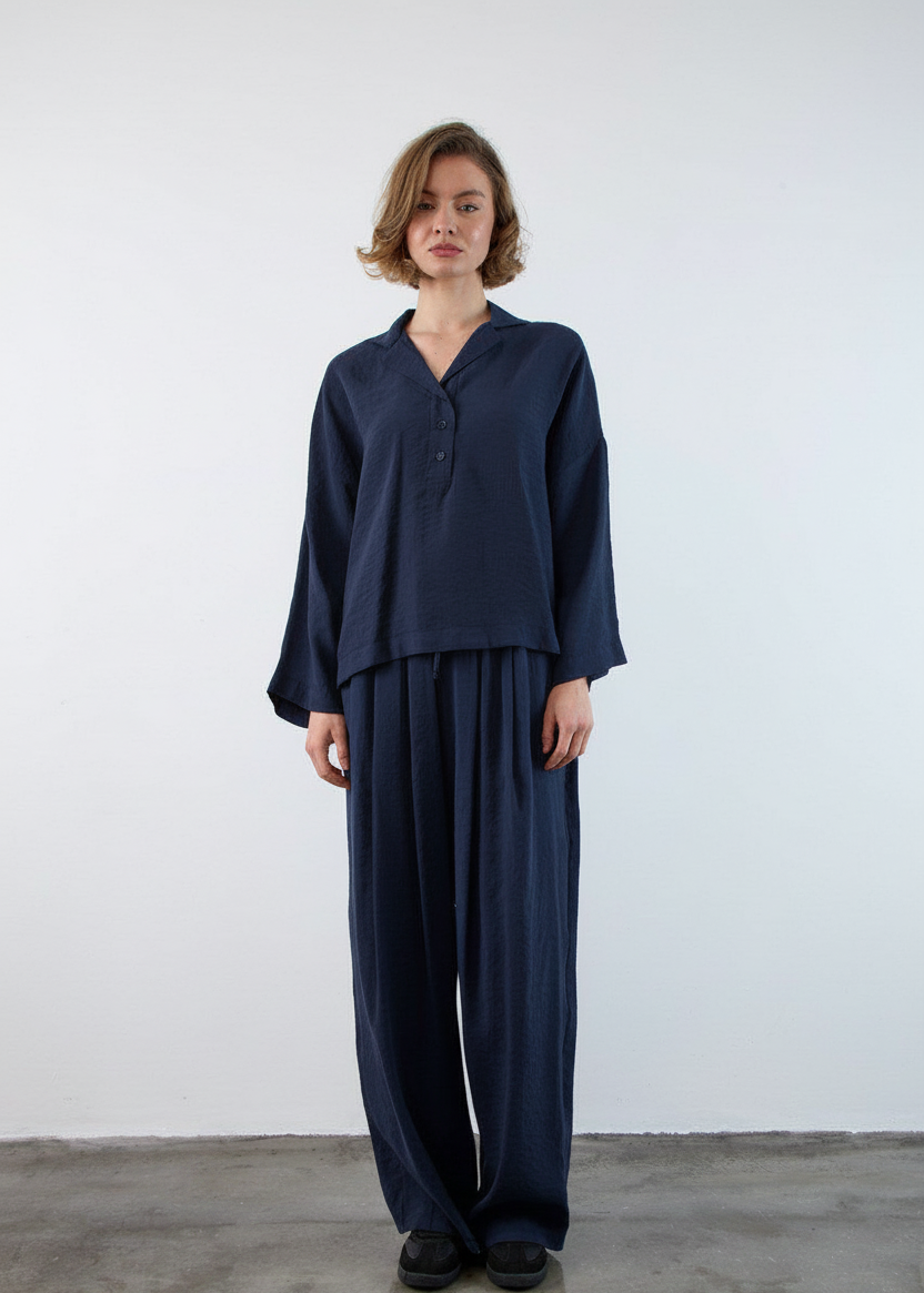 ensemble femme, pantalon large femme, haut fluide femme, look décontracté chic, tenue élégante confortable, ensemble moderne, mode femme minimaliste, vêtements femme polyvalents