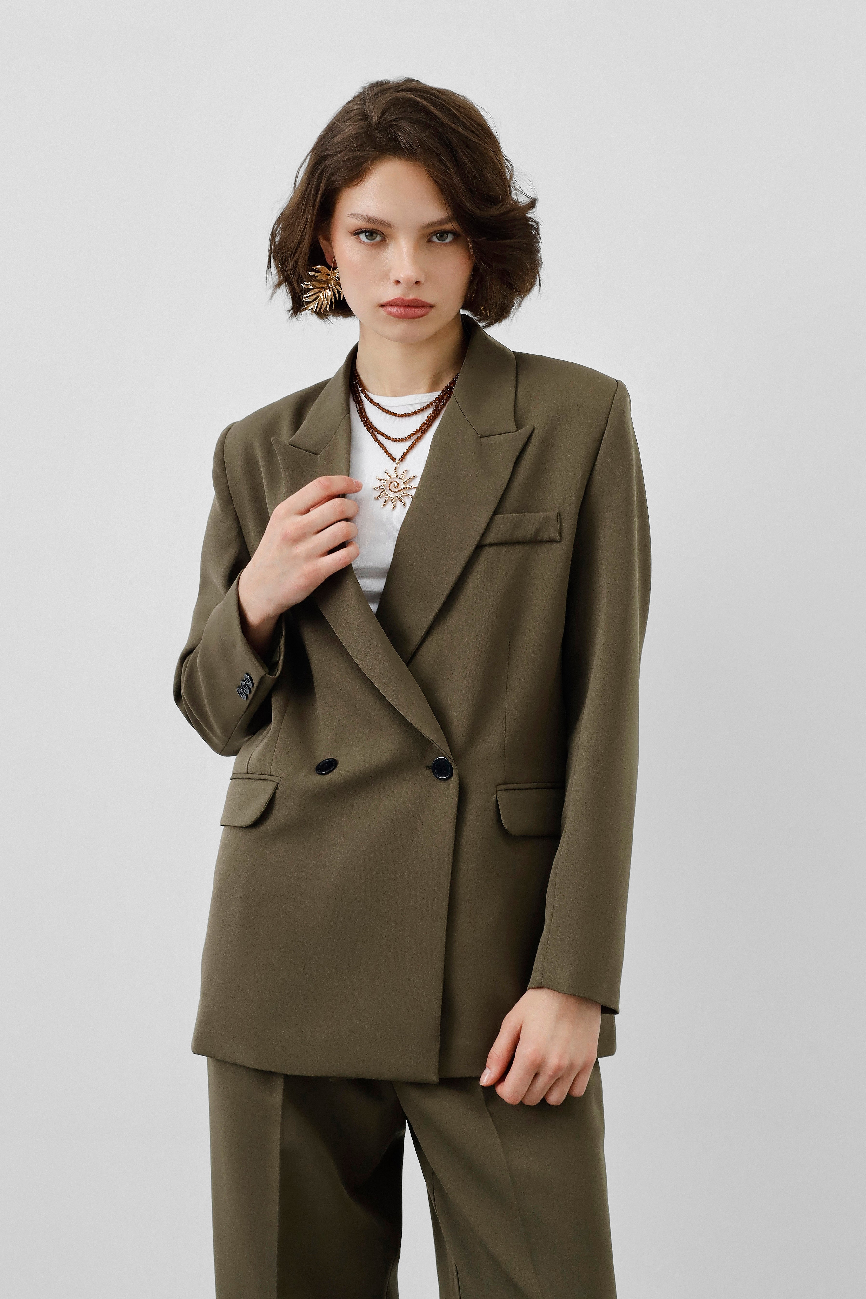 Ensemble Stockholm Héritage Olive femme, blazer croisé, pantalon fluide, vert olive, structuré, élégant