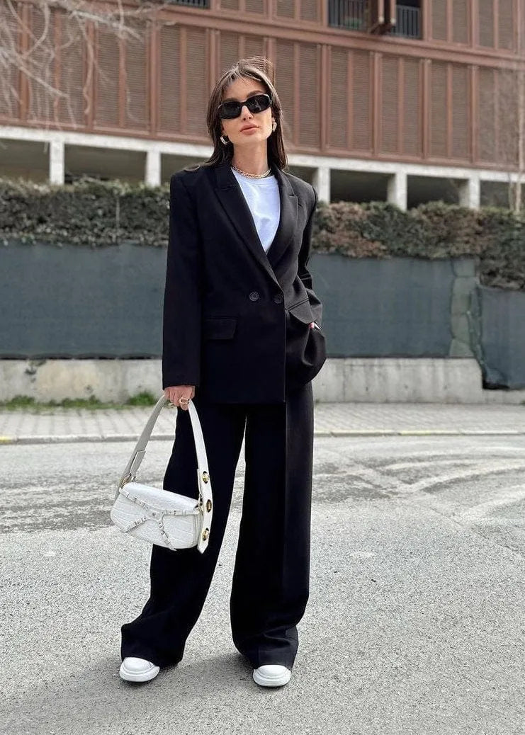 ensemble-tailleur-noir-pour-femmes