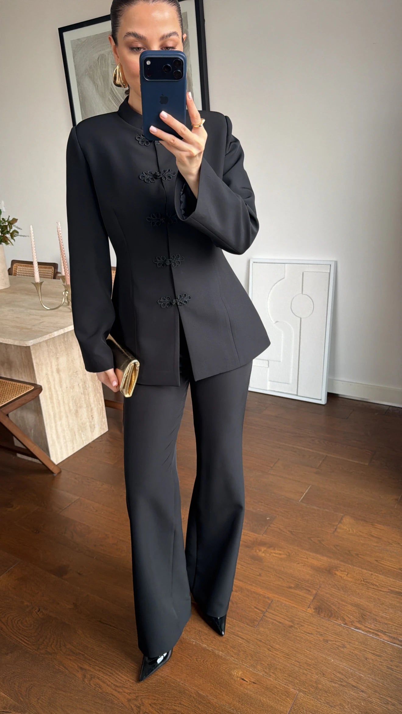 Ensemble Impérial Noir femme, tailleur veste cintrée col montant avec détails couture orientaux et pantalon fluide