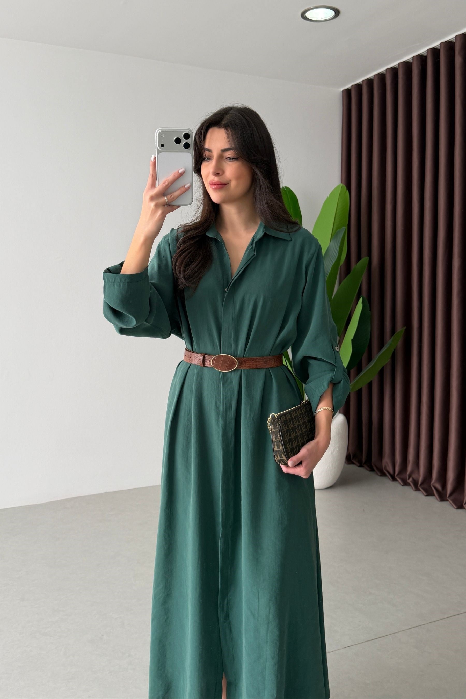 Robe Chemise Émeraude Riviera femme, longue, fluide, vert émeraude, col chemise, ceinture fine, décontractée