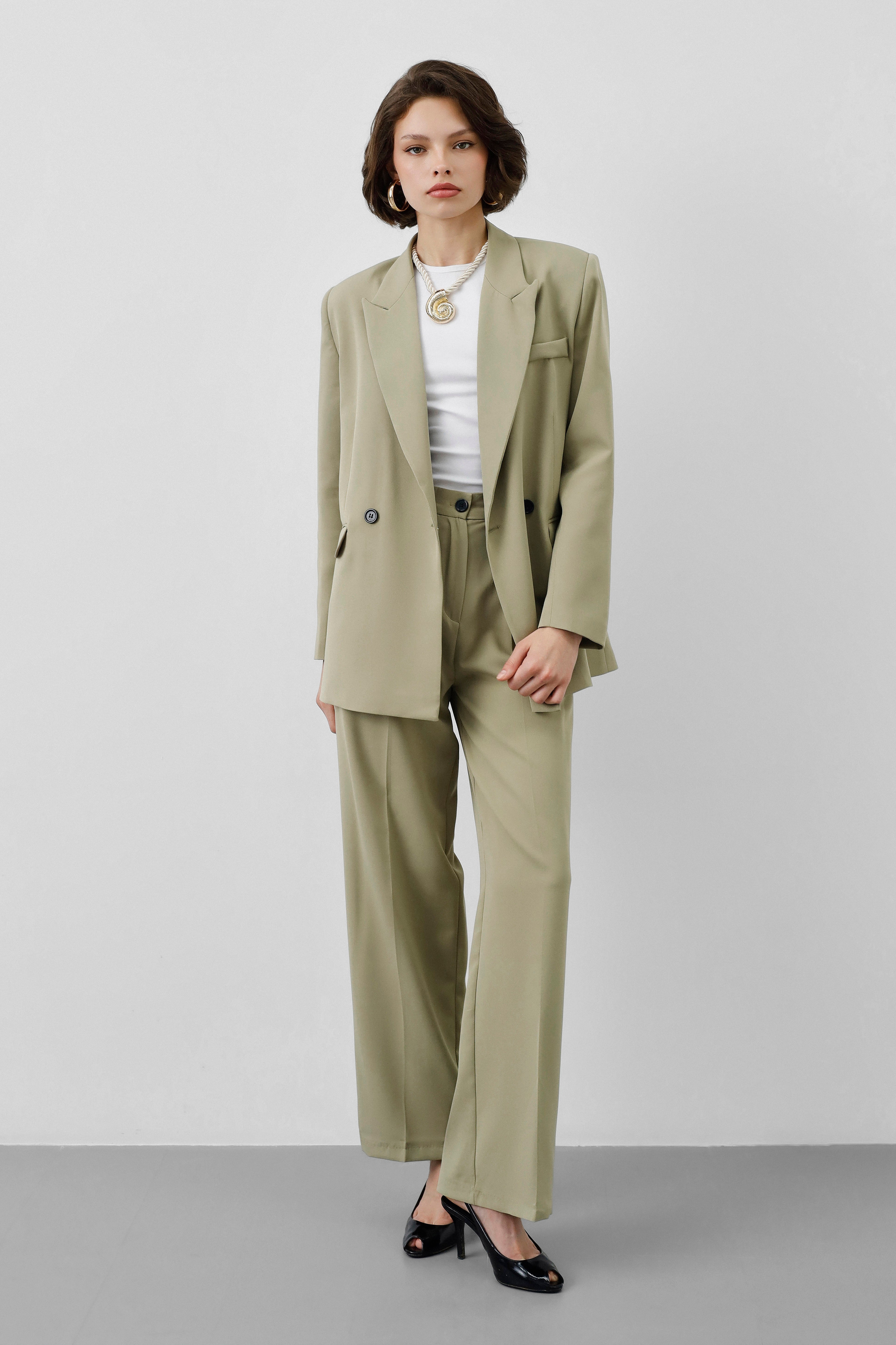 Ensemble Stockholm Sauge Impériale femme, blazer croisé, pantalon taille haute, vert sauge, structuré, élégant
