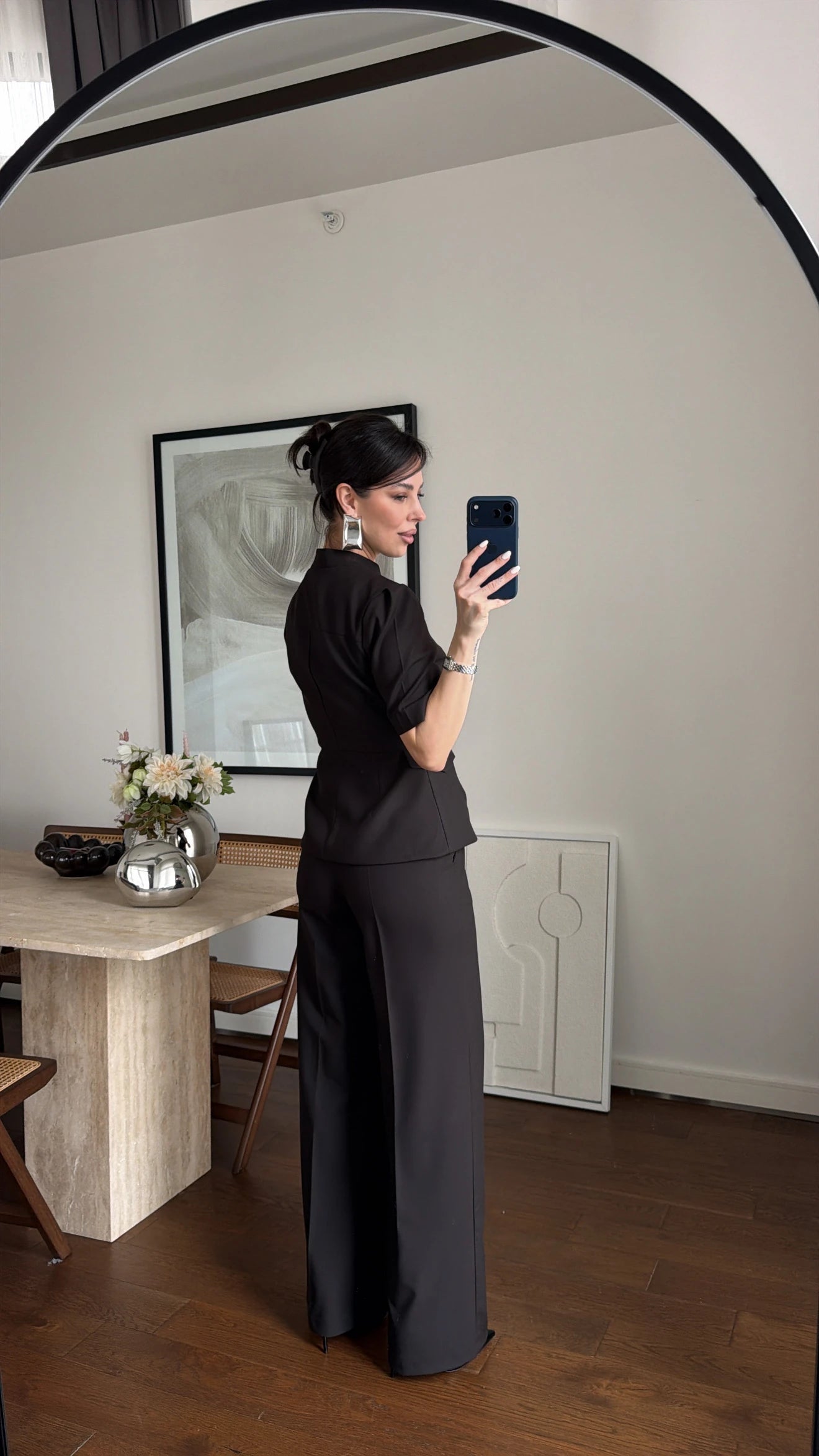 Ensemble Noir Héritage femme, tailleur veste structurée col montant avec détails couture et pantalon droit