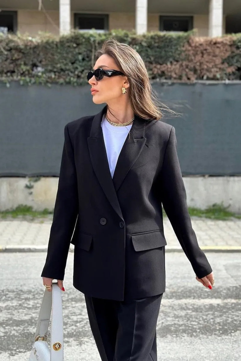 ensemble-tailleur-noir-pour-femmes