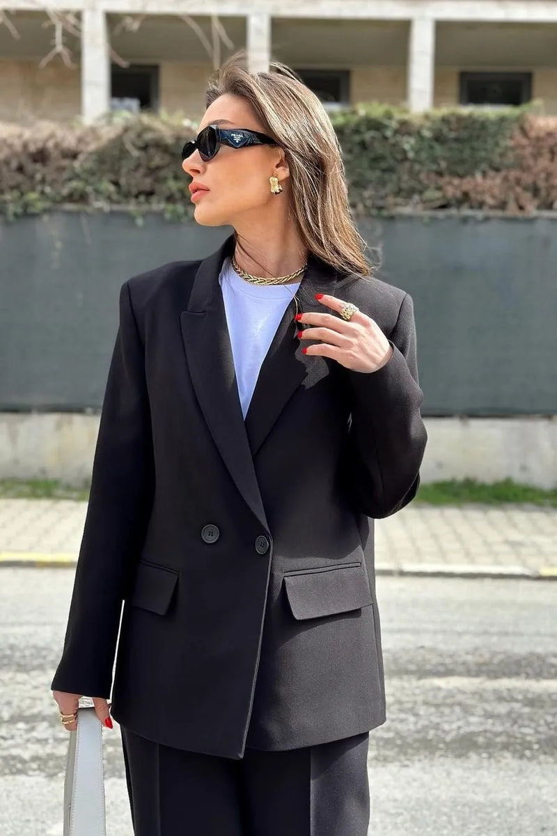 ensemble-tailleur-noir-pour-femmes