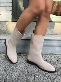 Bottes en suédine beige à semelle plate