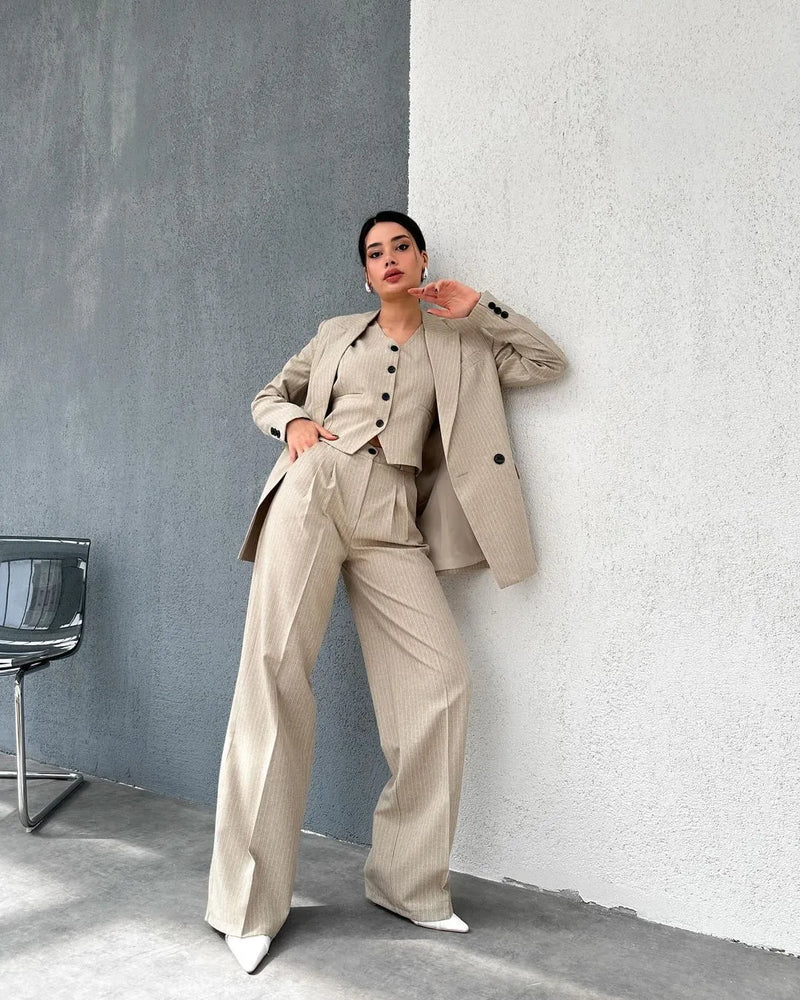 Ensemble Tailleur beige Makuria rayé  / veste et pantalon