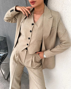 Ensemble Tailleur beige Makuria rayé  / veste et pantalon