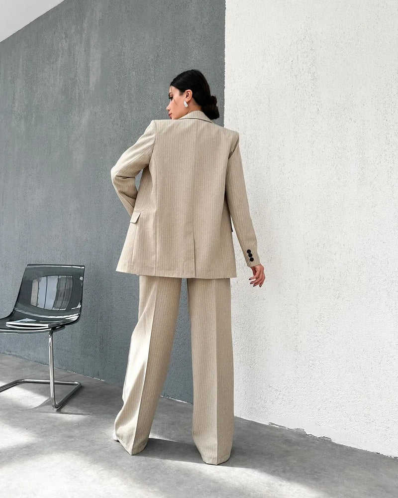 Ensemble Tailleur beige Makuria rayé  / veste et pantalon