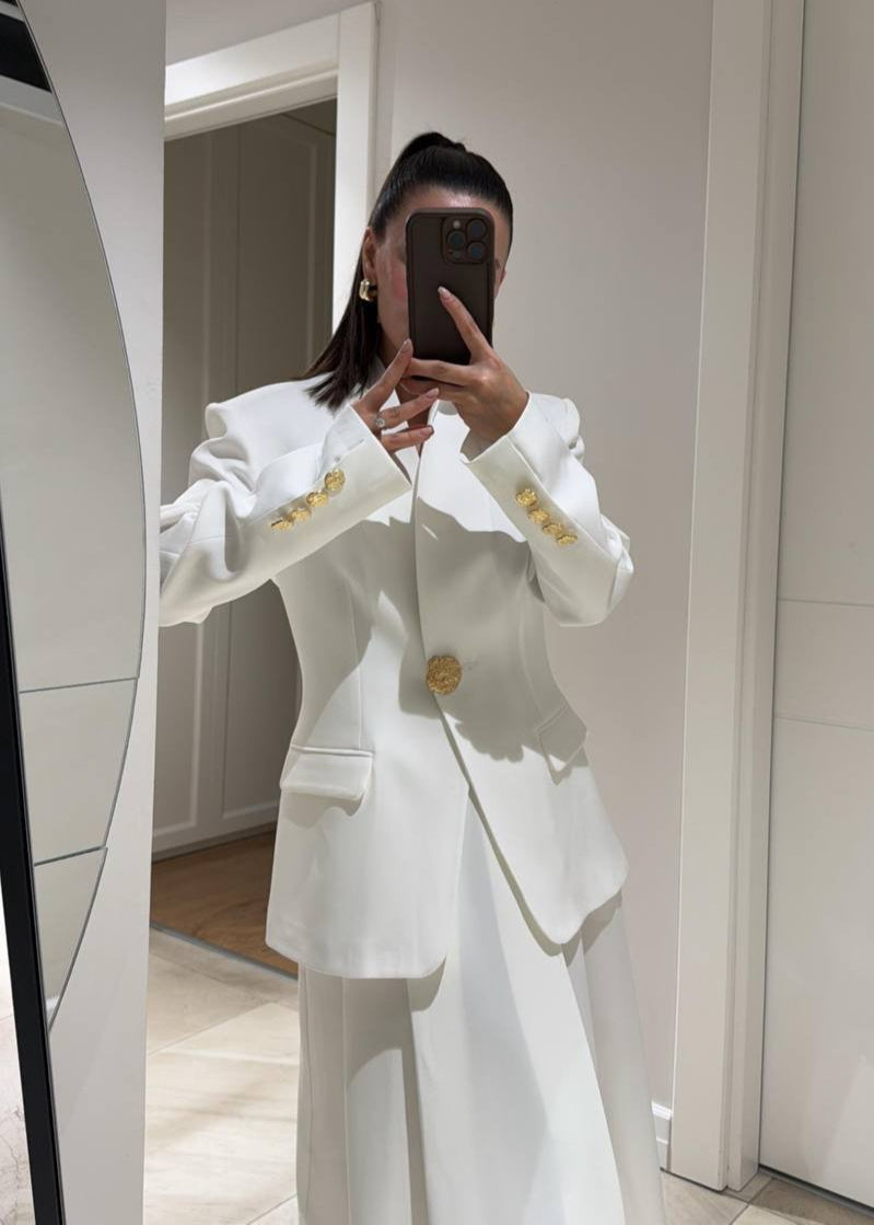 Blazer Épuré Blanc avec Détails Dorés