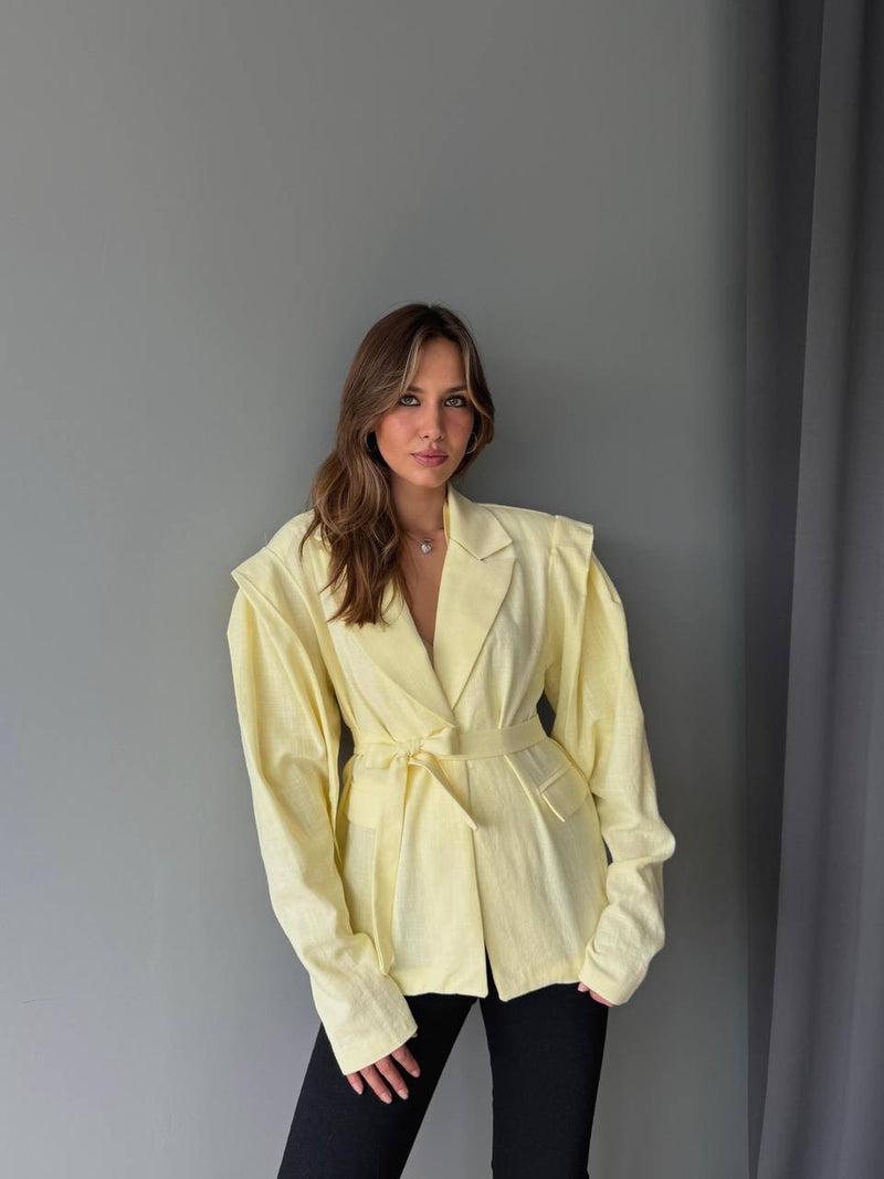 Blazer Ceinturé à Épaules Structurées Jaune