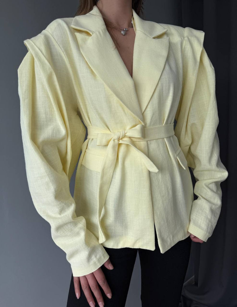 Blazer Ceinturé à Épaules Structurées Jaune