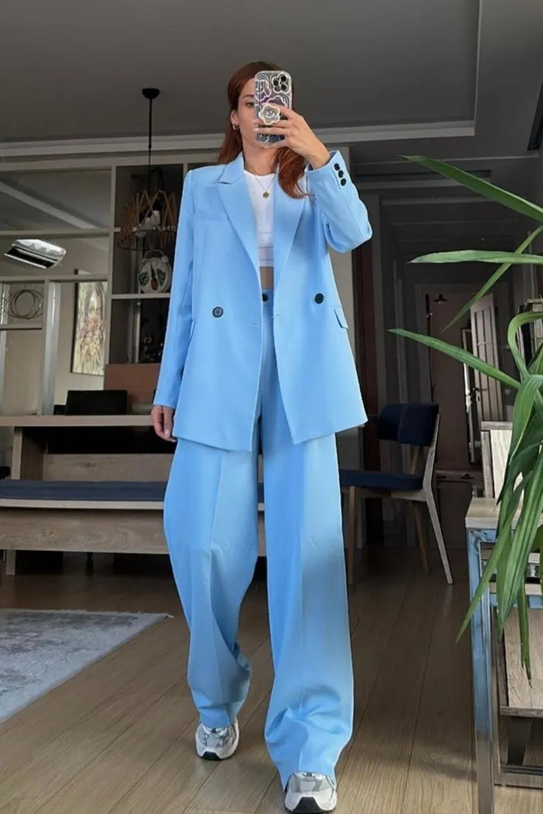 Ensemble tailleur bleu ciel