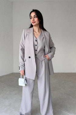 Ensemble tailleur gris rayé / veste et pantalon