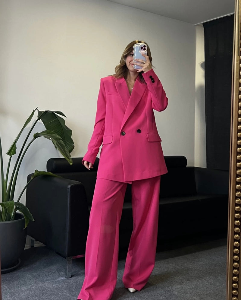 Ensemble tailleur rose vif