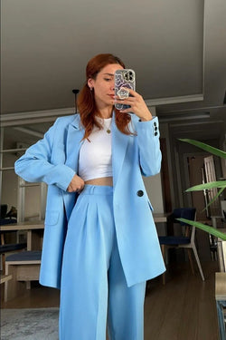 Ensemble tailleur bleu ciel