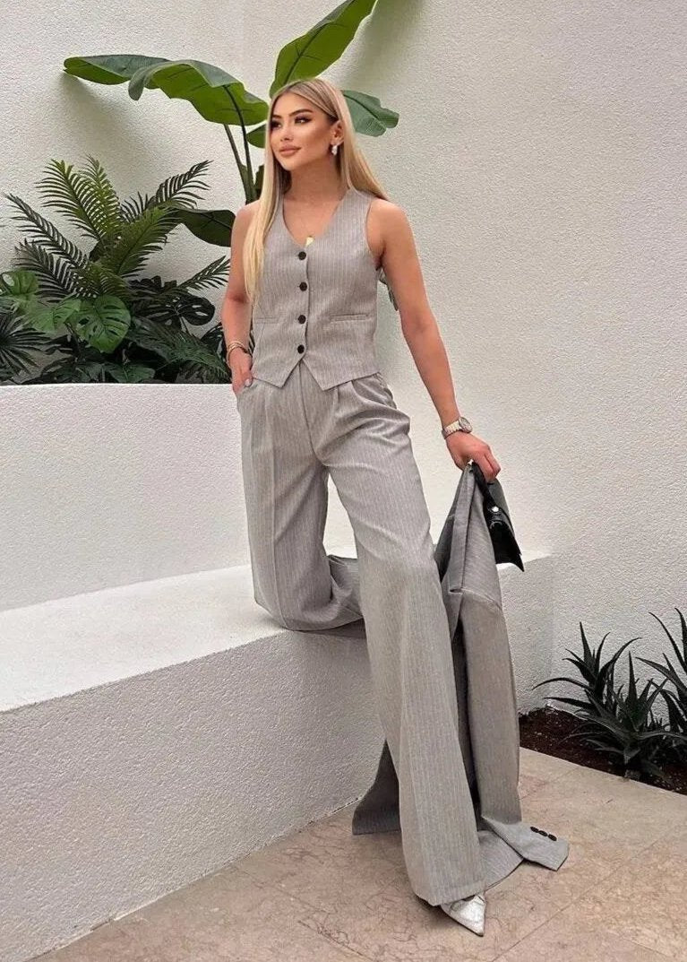 Ensemble tailleur gris clair rayé /  3 pièces