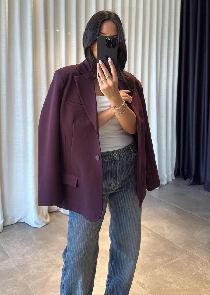 Blazer oversize femme aubergine
Veste blazer femme aubergine
Blazer décontracté chic aubergine
Blazer ample aubergine
Mode féminine tendance aubergine
Vêtement professionnel femme
Blazer pour tous les jours
Style casual chic femme
Blazer élégant aubergine
Nouvelle collection blazer
Garde-robe capsule
Veste mi-saison femme
Blazer fashion
Look moderne femme
Blazer confortable auberginev