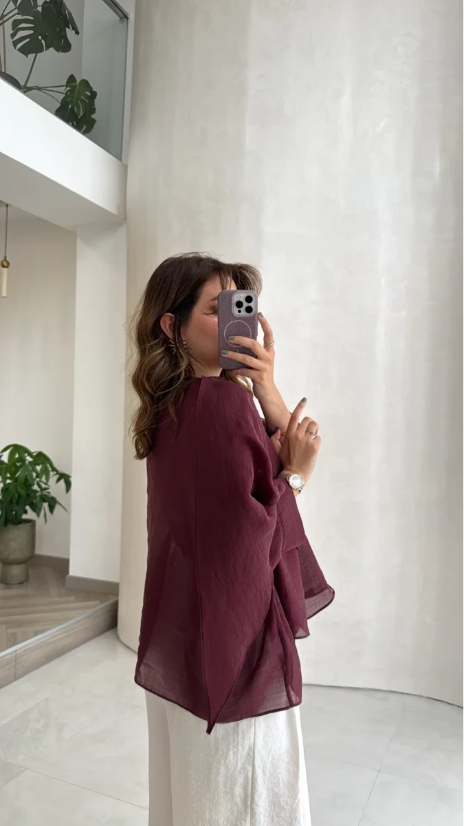 Blouse Sélène Bordeaux femme, oversize, fluide, manches drapées, bordeaux profond, semi-transparent
