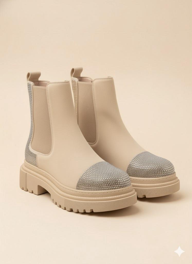Bottines Chelsea Beige Cloutées – Semelle Crantée &amp; Strass Urbain