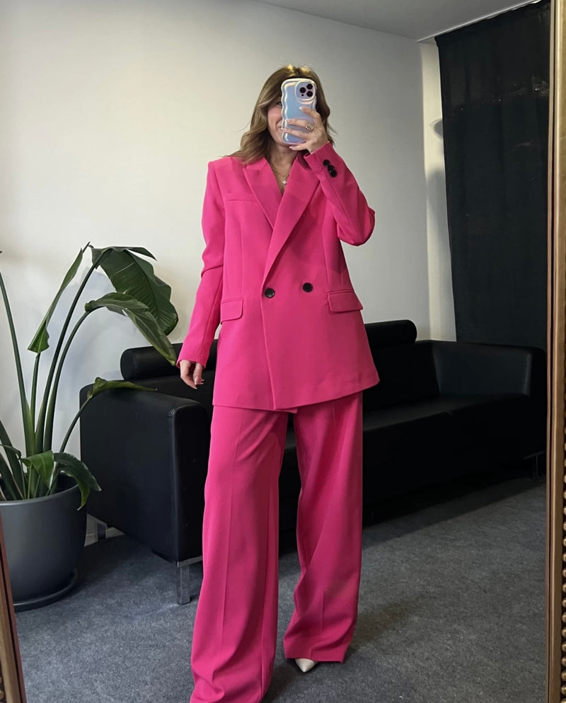 Ensemble tailleur rose vif