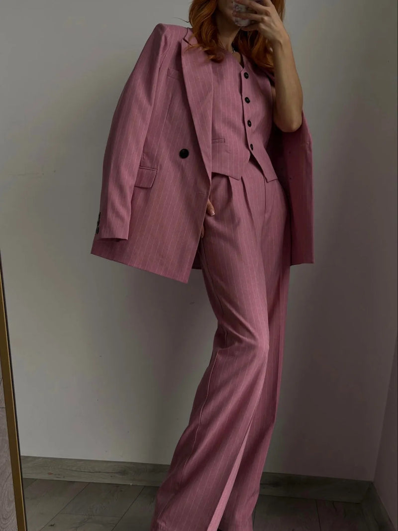 Ensemble tailleur rayé rose clair 3 pièces