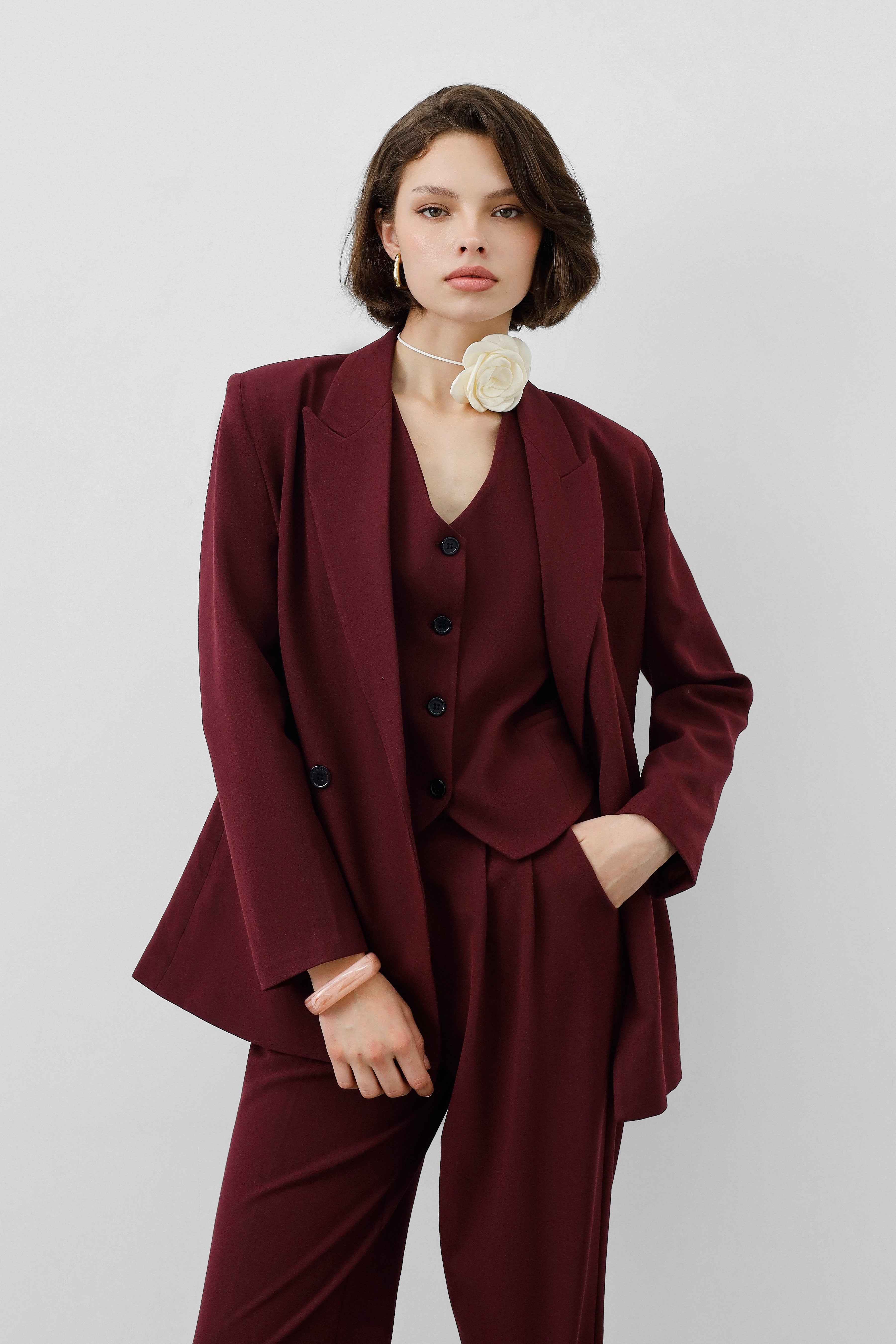 Ensemble Stockholm Bordeaux Impérial femme, 3 pièces, blazer croisé, gilet cintré, pantalon fluide, bordeaux profond, structuré, élégant