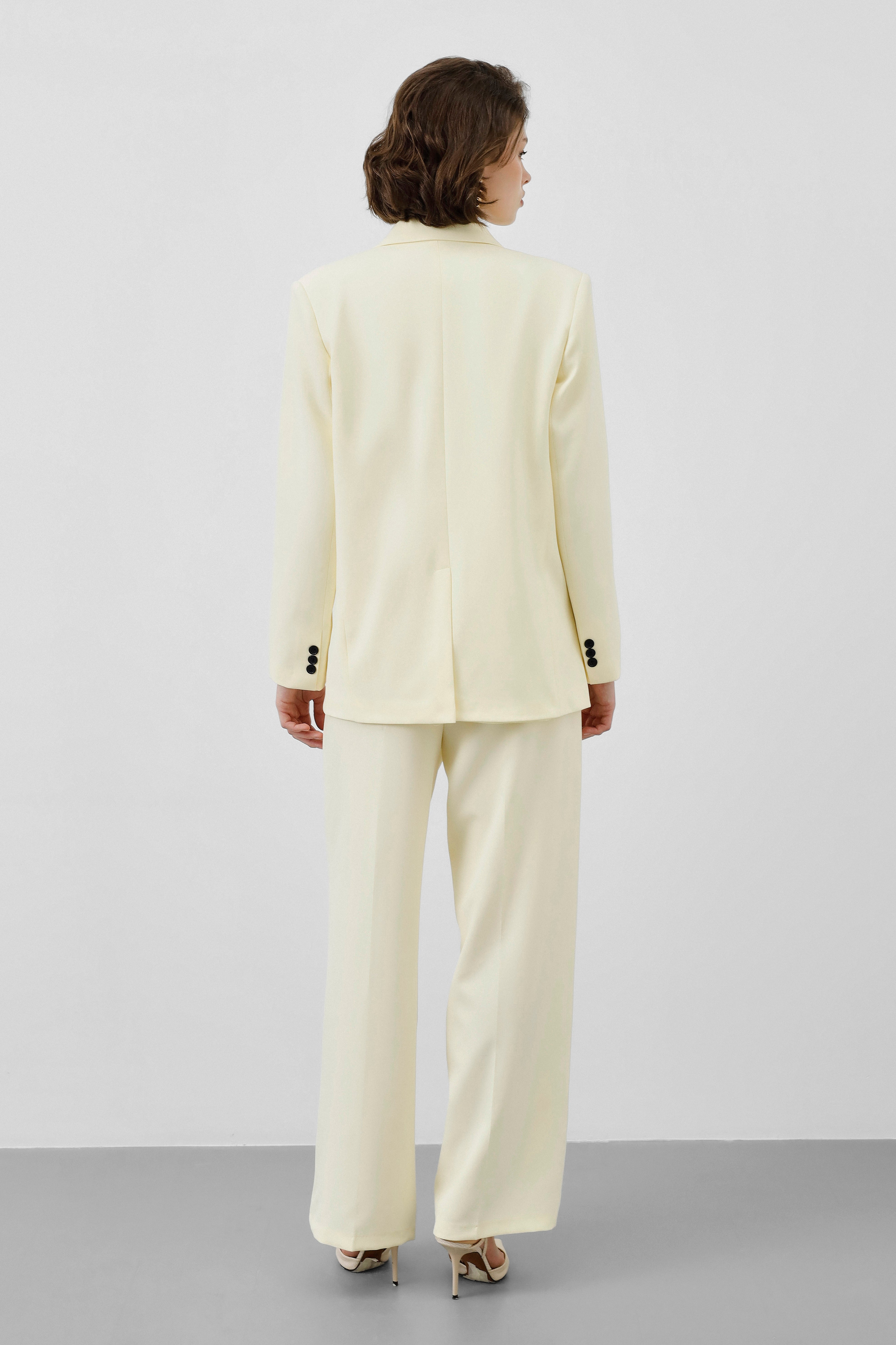 Ensemble Stockholm Lumière d’Ivoire femme, blazer croisé, pantalon fluide, ivoire lumineux, structuré, élégant