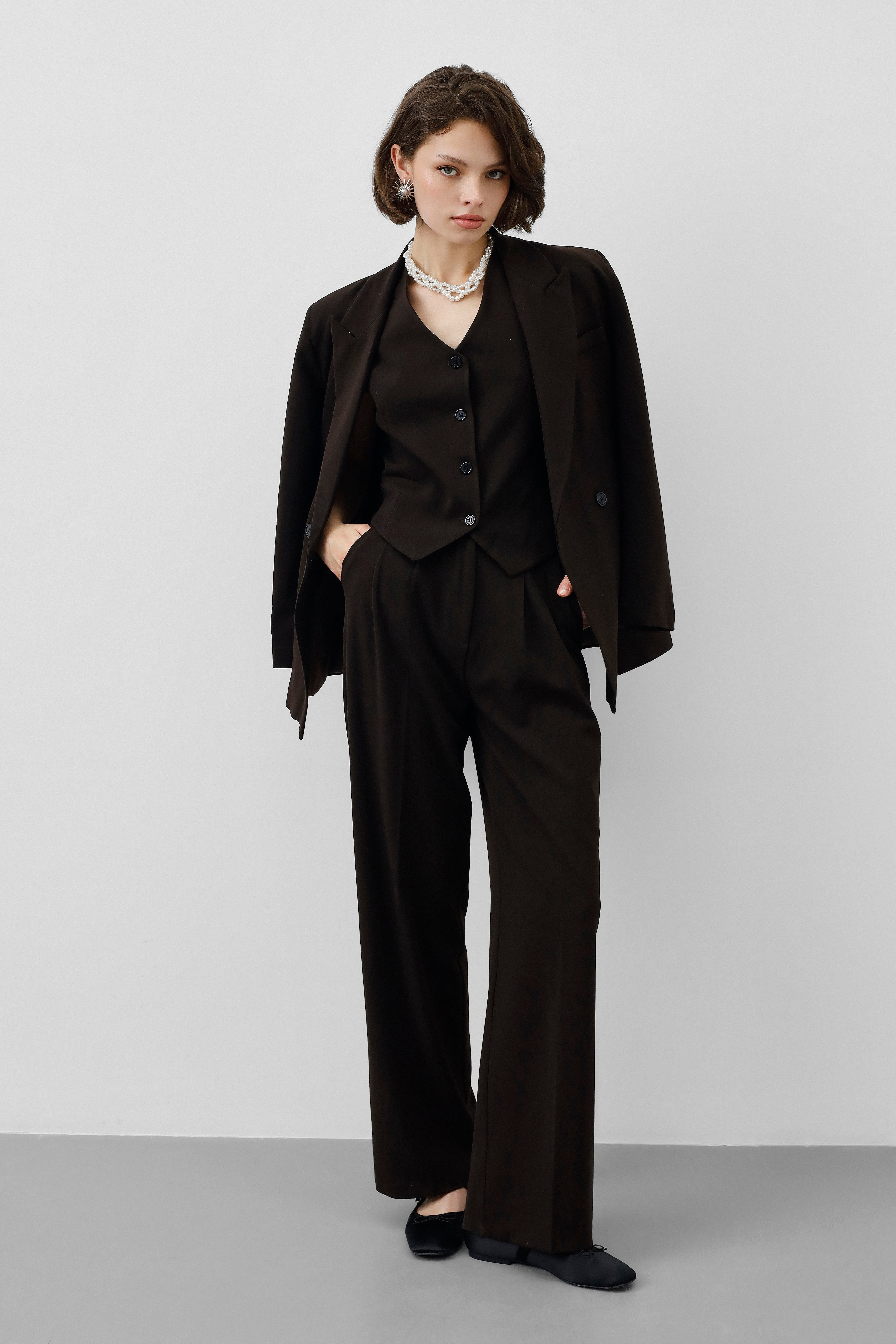 Ensemble Stockholm Cacao Profond femme, 3 pièces, blazer structuré, gilet ajusté, pantalon fluide, cacao profond, élégant, tailoring