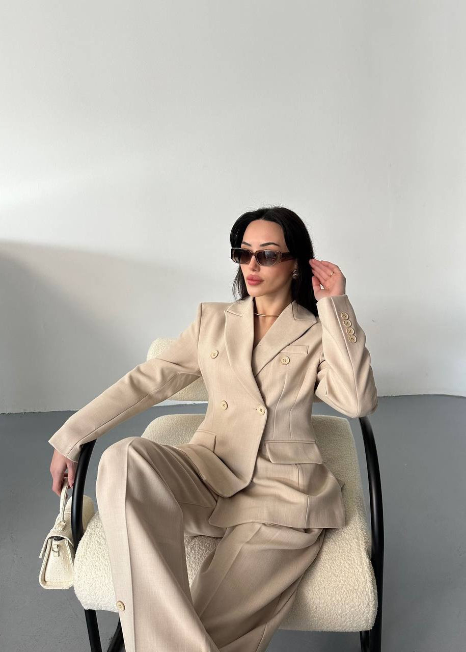 Tailleur Femme Beige Élégant Deux Pièces