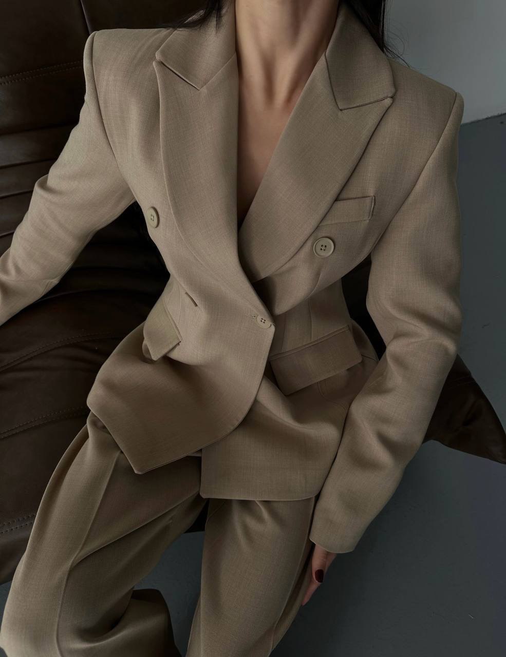 Tailleur Femme Beige Élégant Deux Pièces