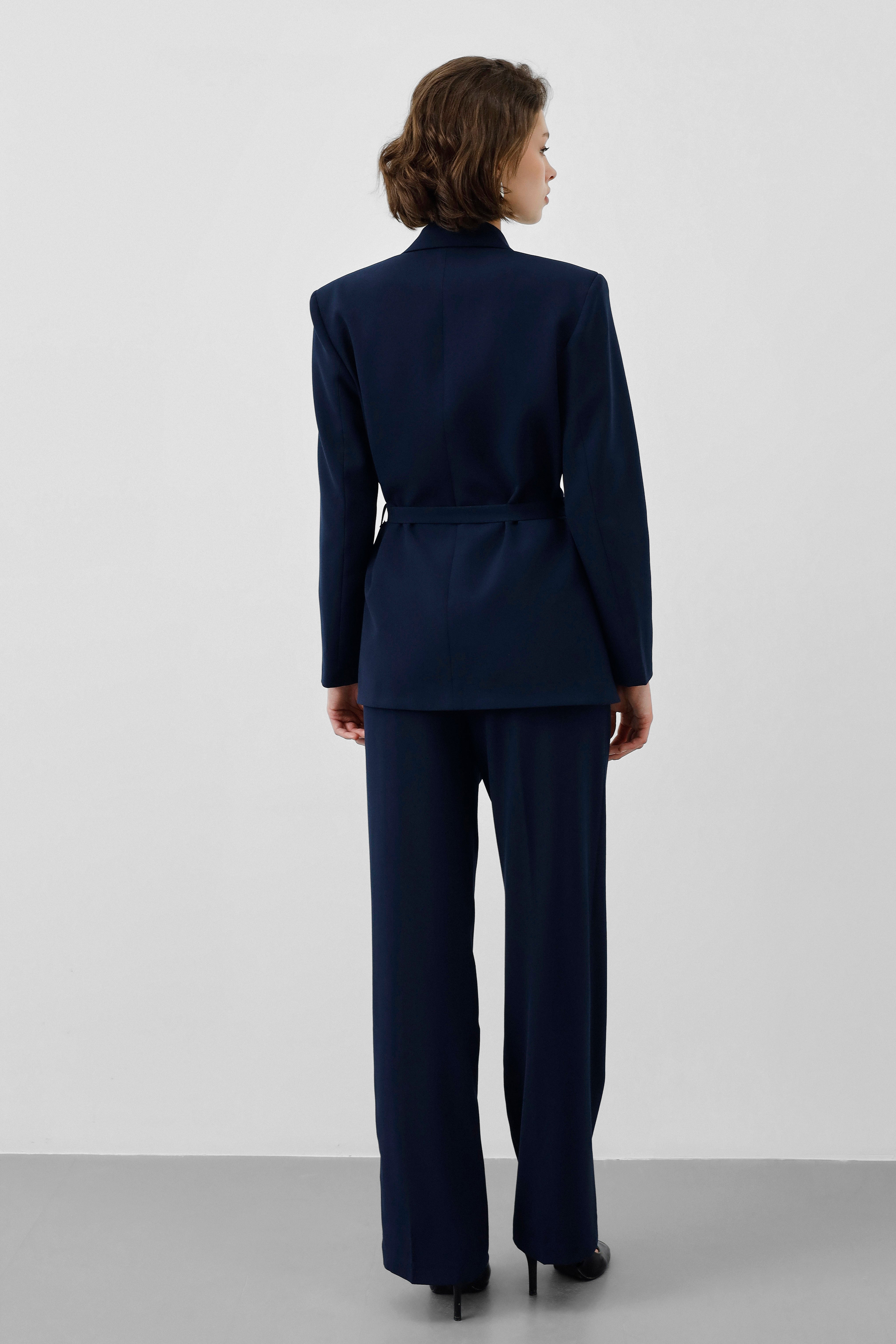Ensemble Tailleur Bleu nuit – Blazer Cintrée Ceinturée & Pantalon Fluide Taille Haute