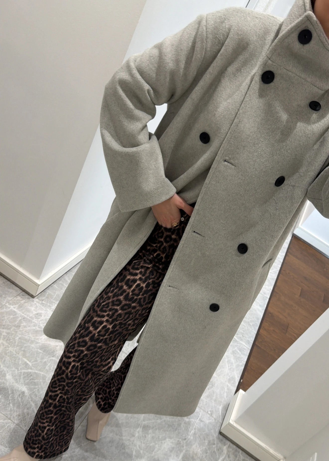 Manteau Long Ceinturé à Col Montant - Gris Clair