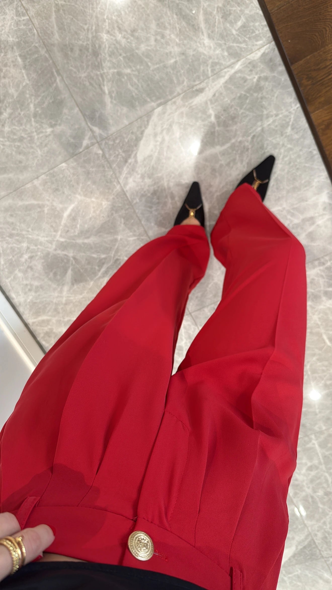 Pantalon Rouge Fluide à bouton doré