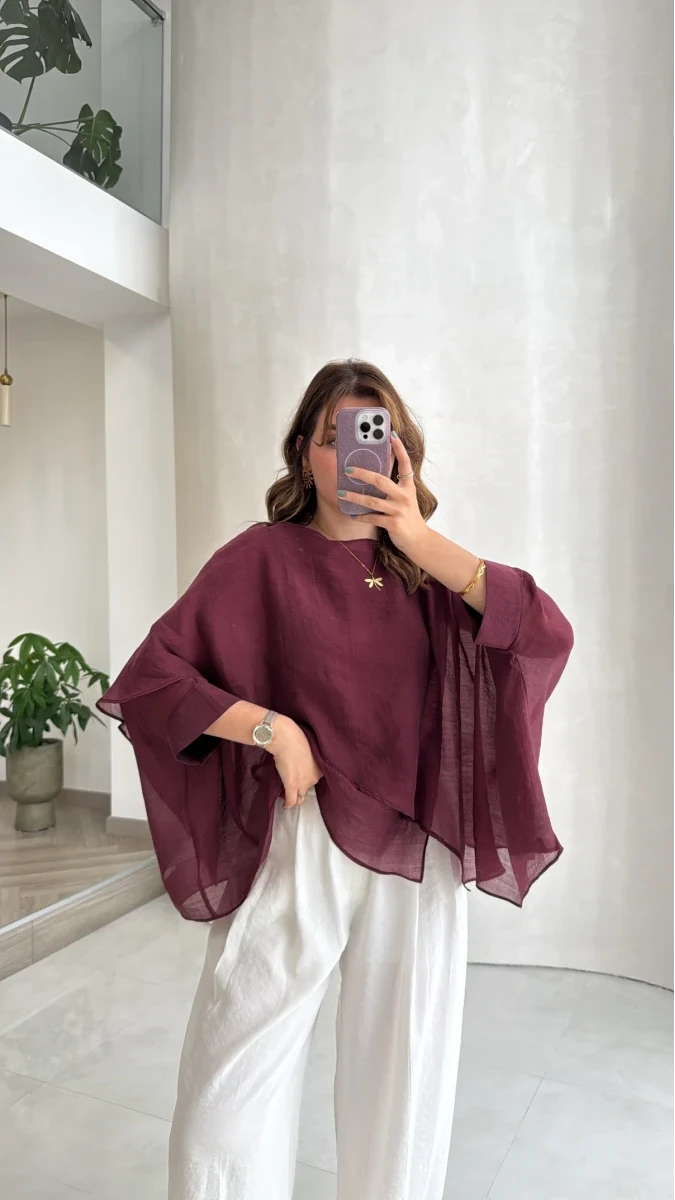 Blouse Sélène Bordeaux femme, oversize, fluide, manches drapées, bordeaux profond, semi-transparent
