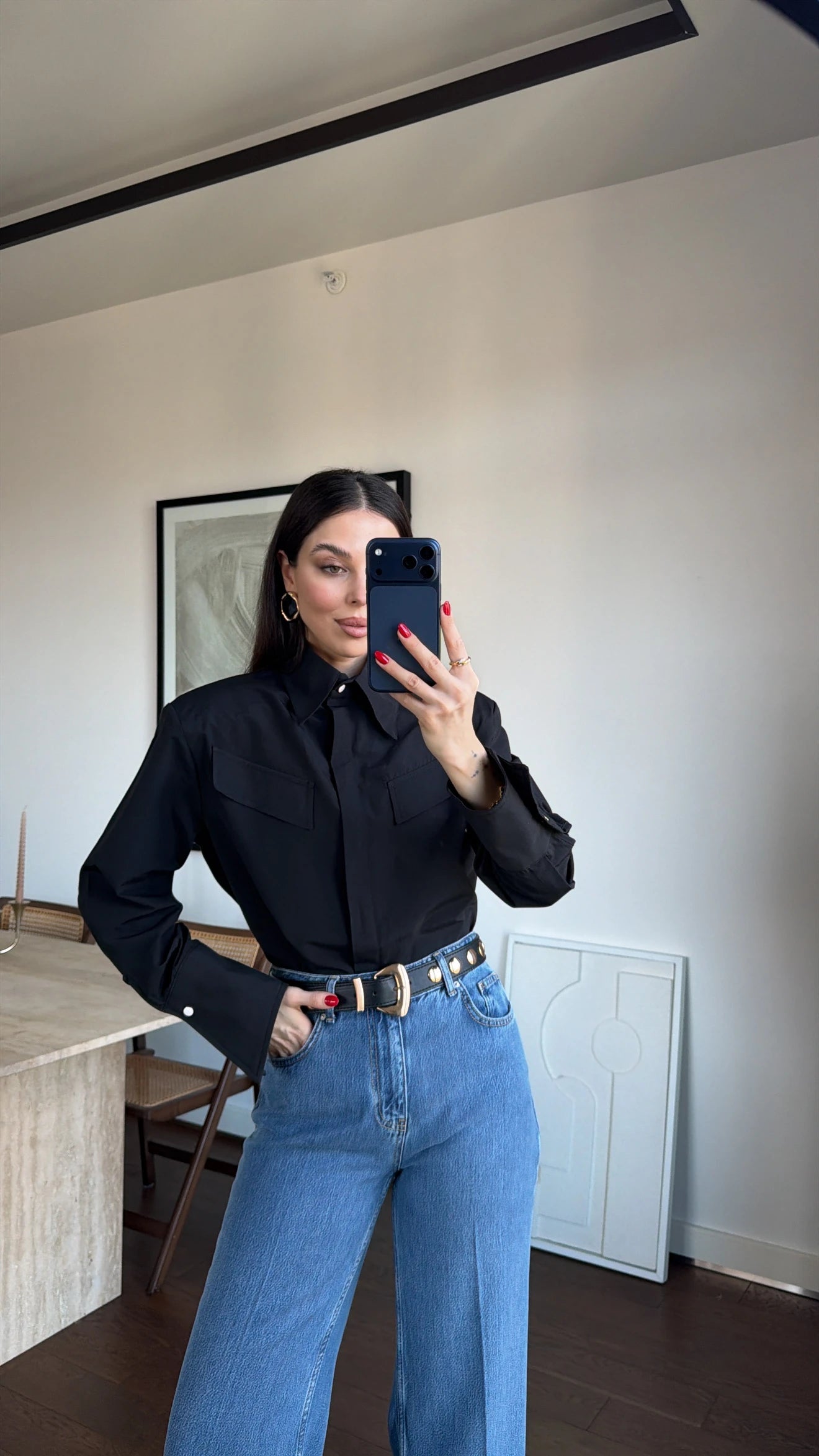 Chemise Victoria femme noir intense, coupe oversize, grandes poches poitrine, style minimaliste premium