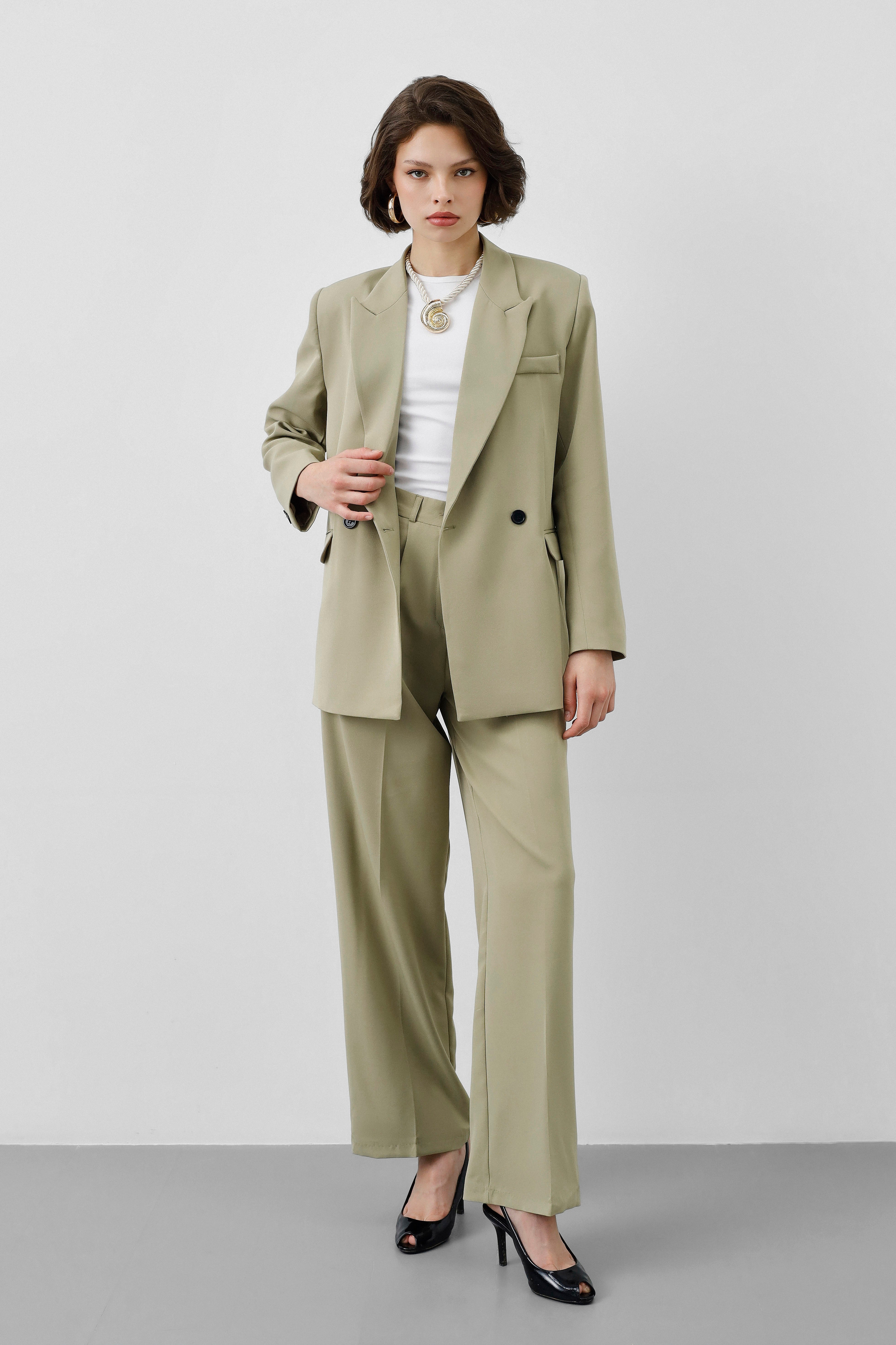 Ensemble Stockholm Sauge Impériale femme, blazer croisé, pantalon taille haute, vert sauge, structuré, élégant