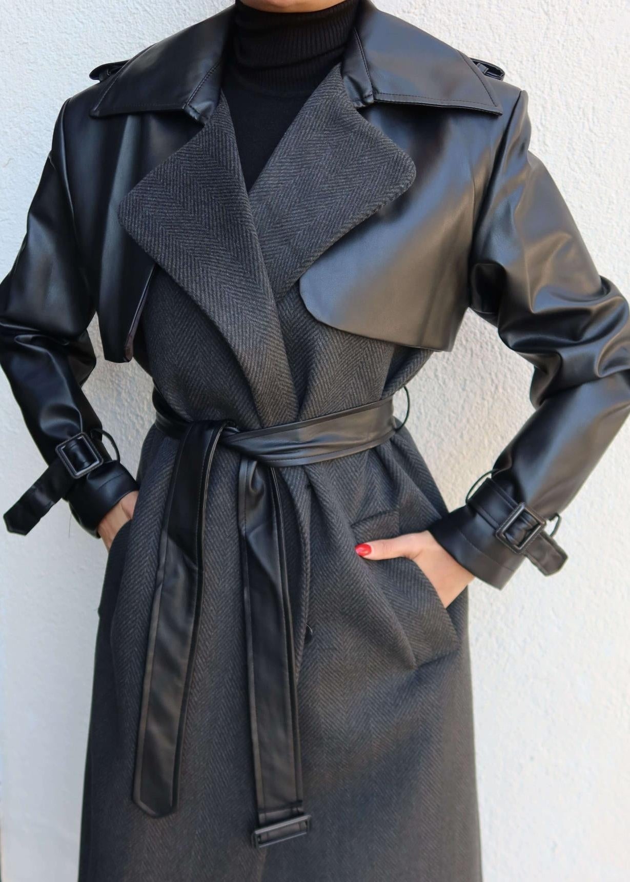 Manteau Long à Chevrons avec Détails en Cuir