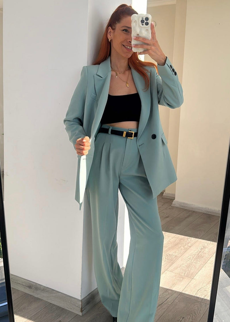 Ensemble tailleur vert pastel