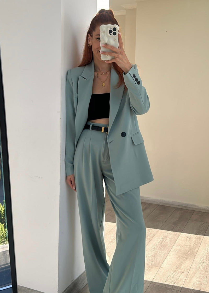 Ensemble tailleur vert pastel